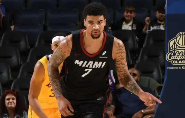 Lakers đã giành chiến thắng trong giải đấu mùa hè! 20 điểm so với sức nóng, Brownie đã đóng góp 10 đ