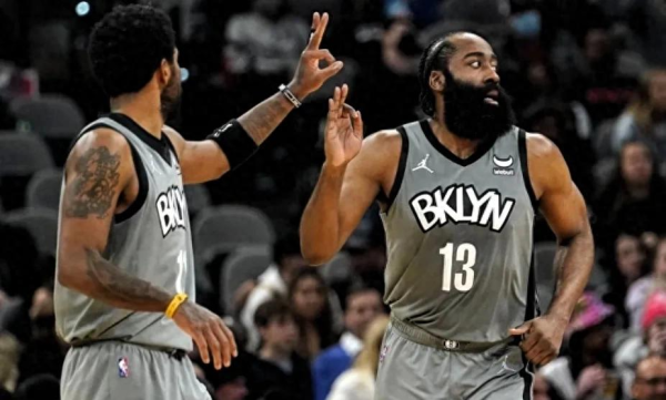Ngôi sao của Mavericks Irving đã bị thẩm vấn và trắng hơn